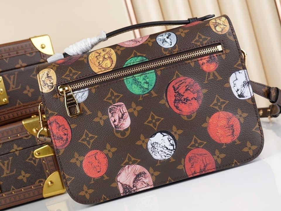 Louis Vuitton Pochette Metis bag