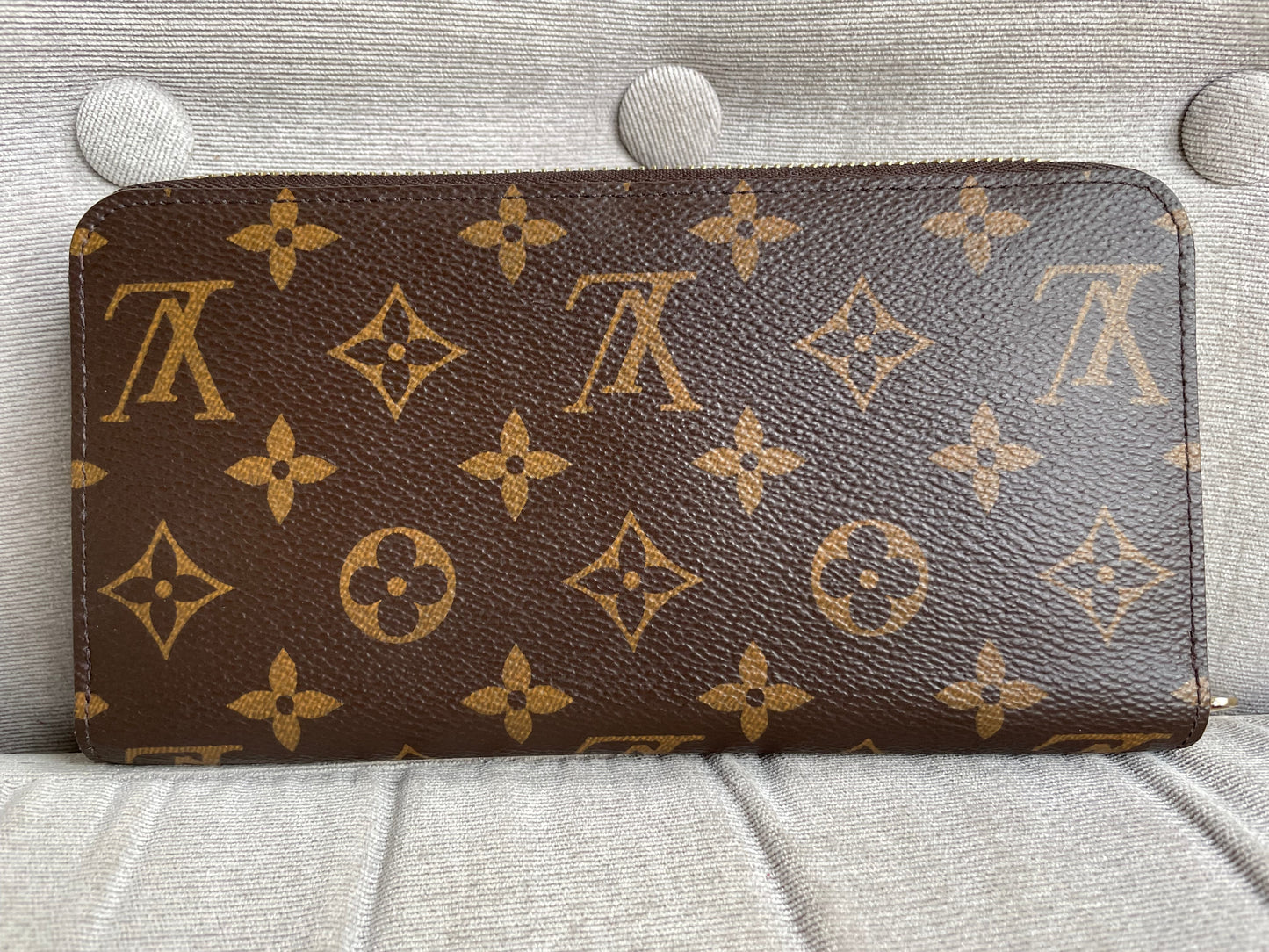 Louis Vuitton Zippy Wallet in Monogram (RRP £565)