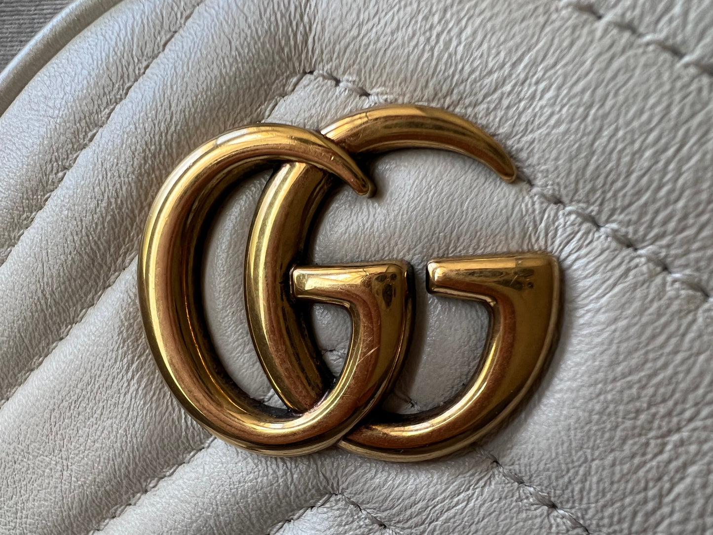 Gucci GG Round White Marmont Small Shoulder Bag (RRP Â£1,160)