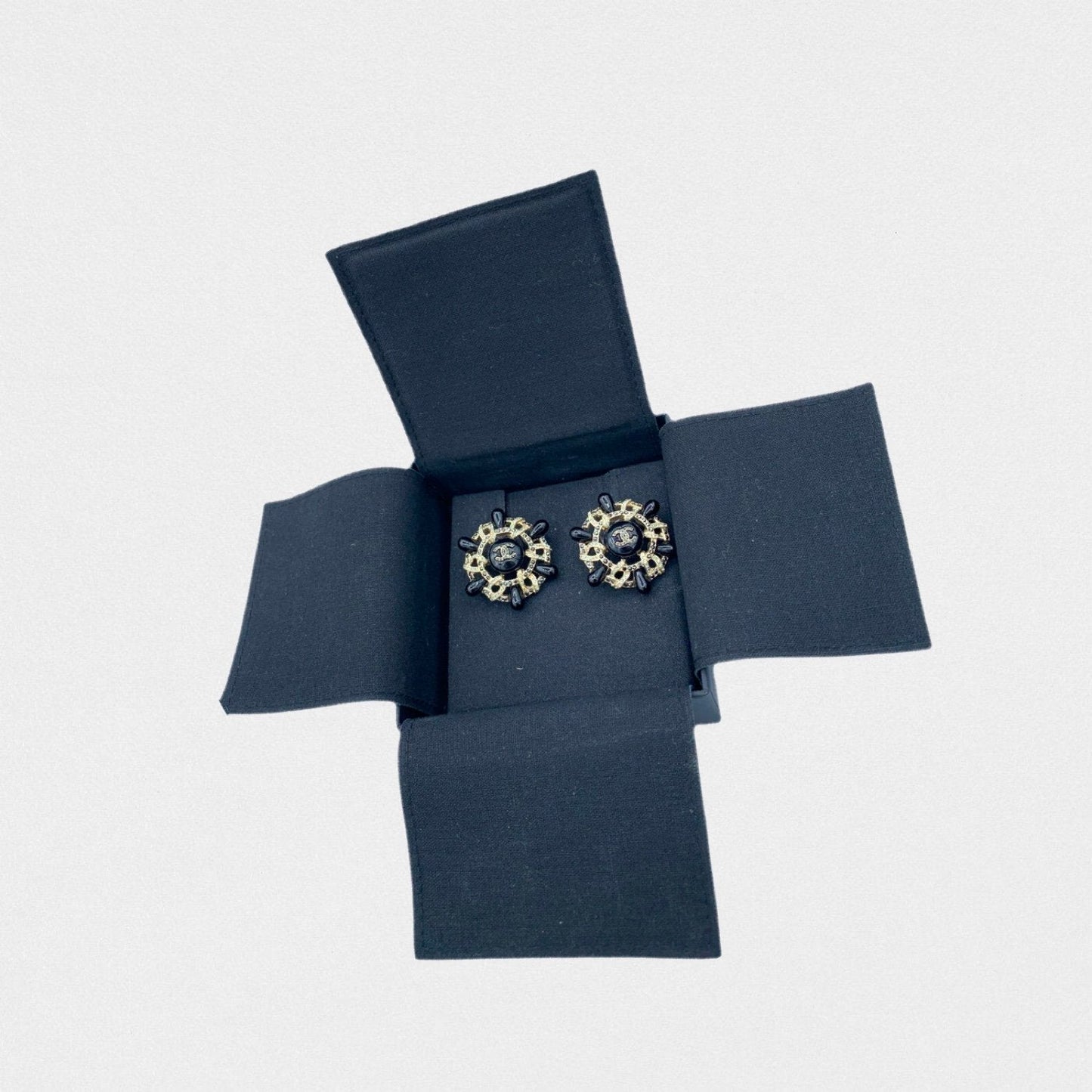 Chanel round earrings - MÃƒÆ’Ã‚Â©tiers d'art Hambourg 2017/2018