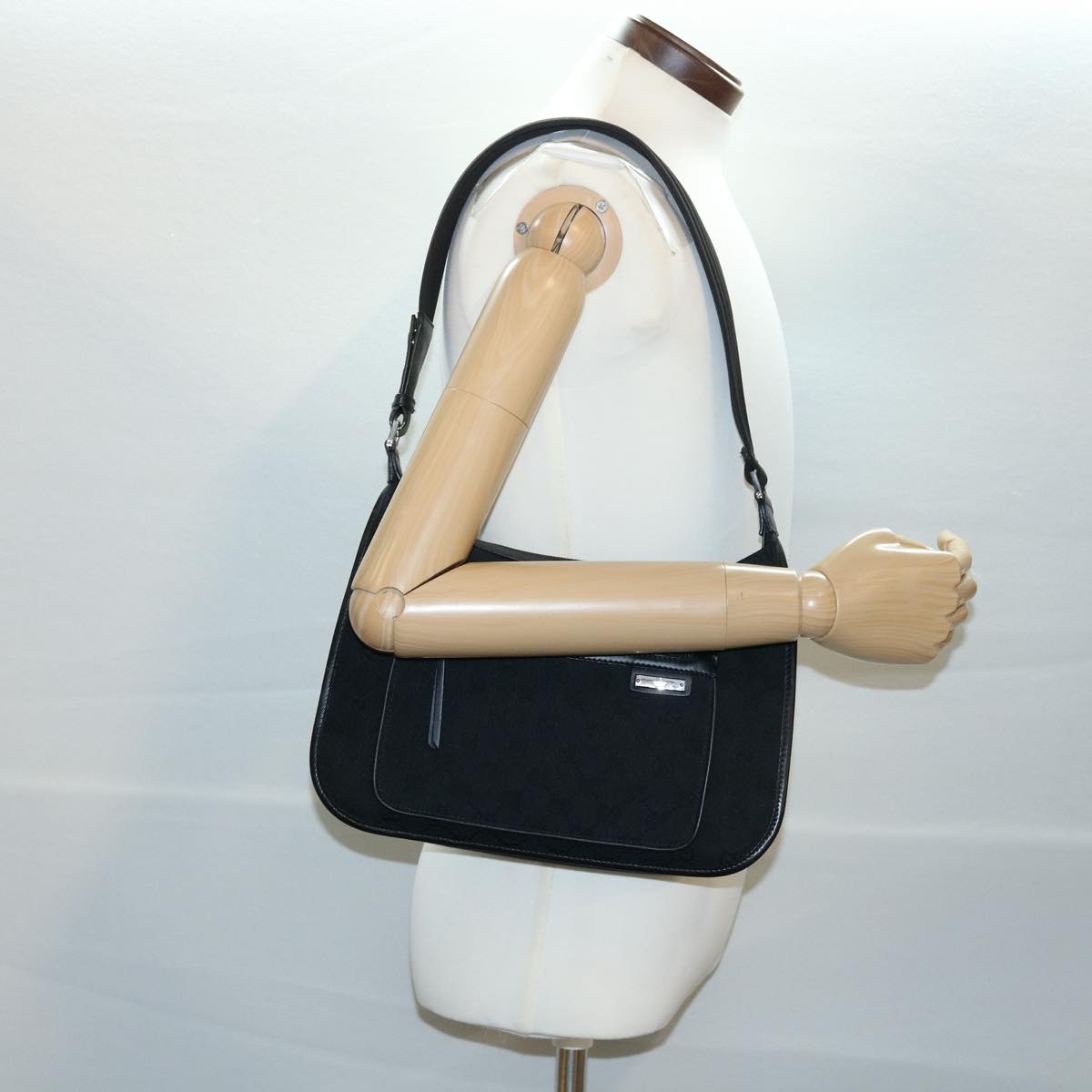 GUCCI GG Canvas Shoulder Bag Black 00141981705 ki2330