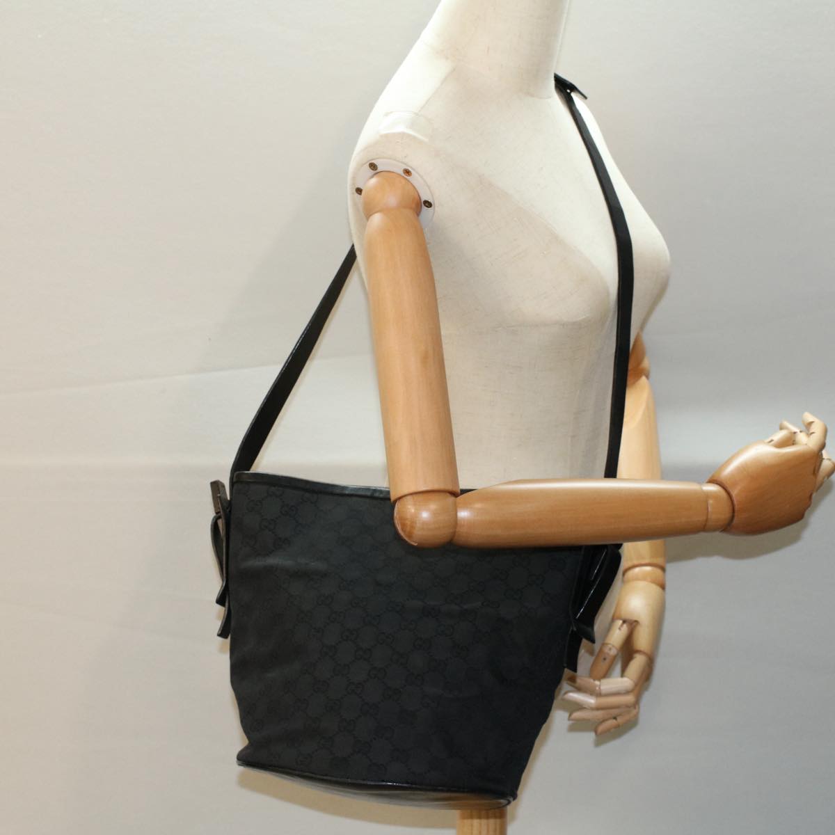 GUCCI GG Canvas Shoulder Bag Black 106240 ki3424