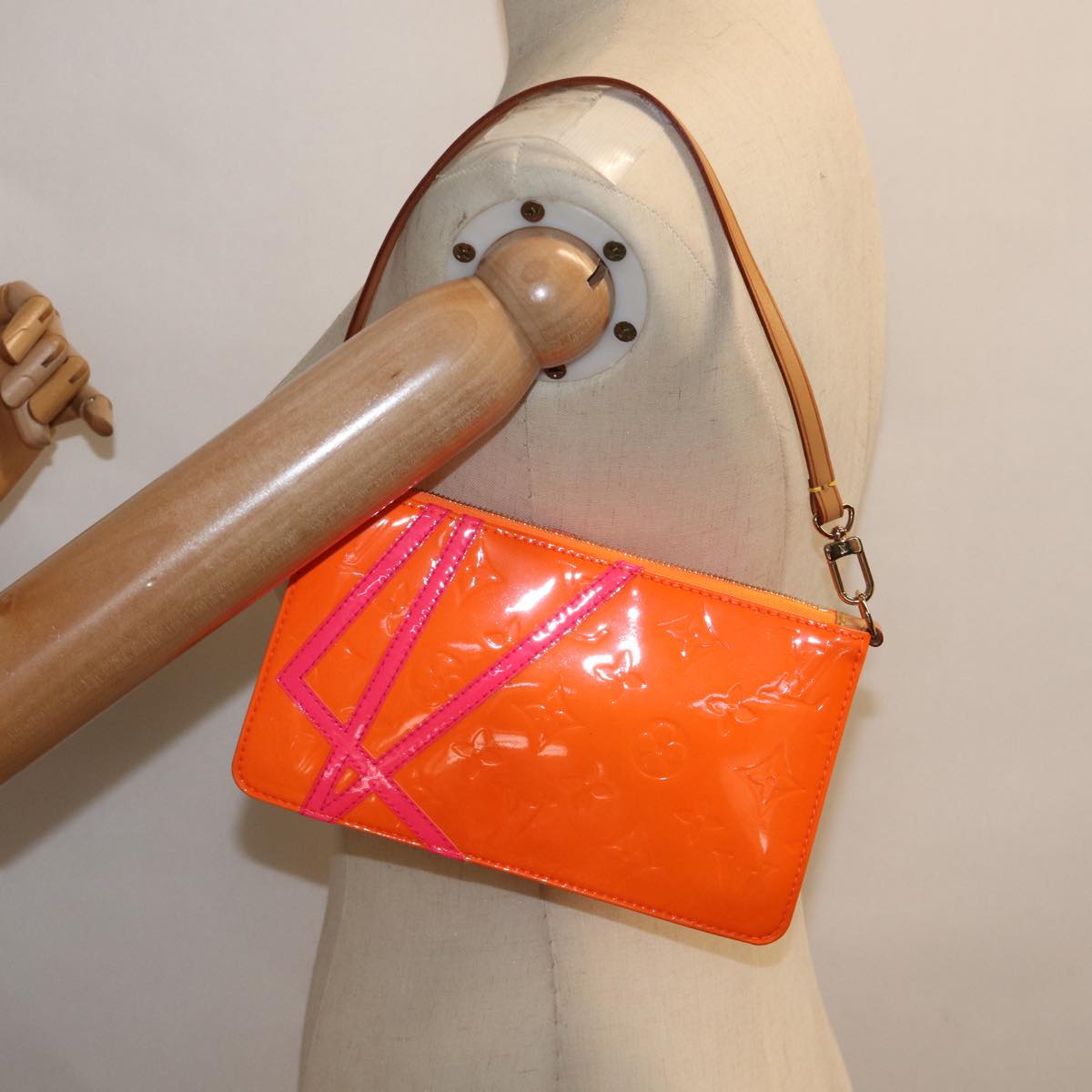 LOUIS VUITTON Vernis Fluo Lexington Accessory Pouch Orange M91907 LV ki4354