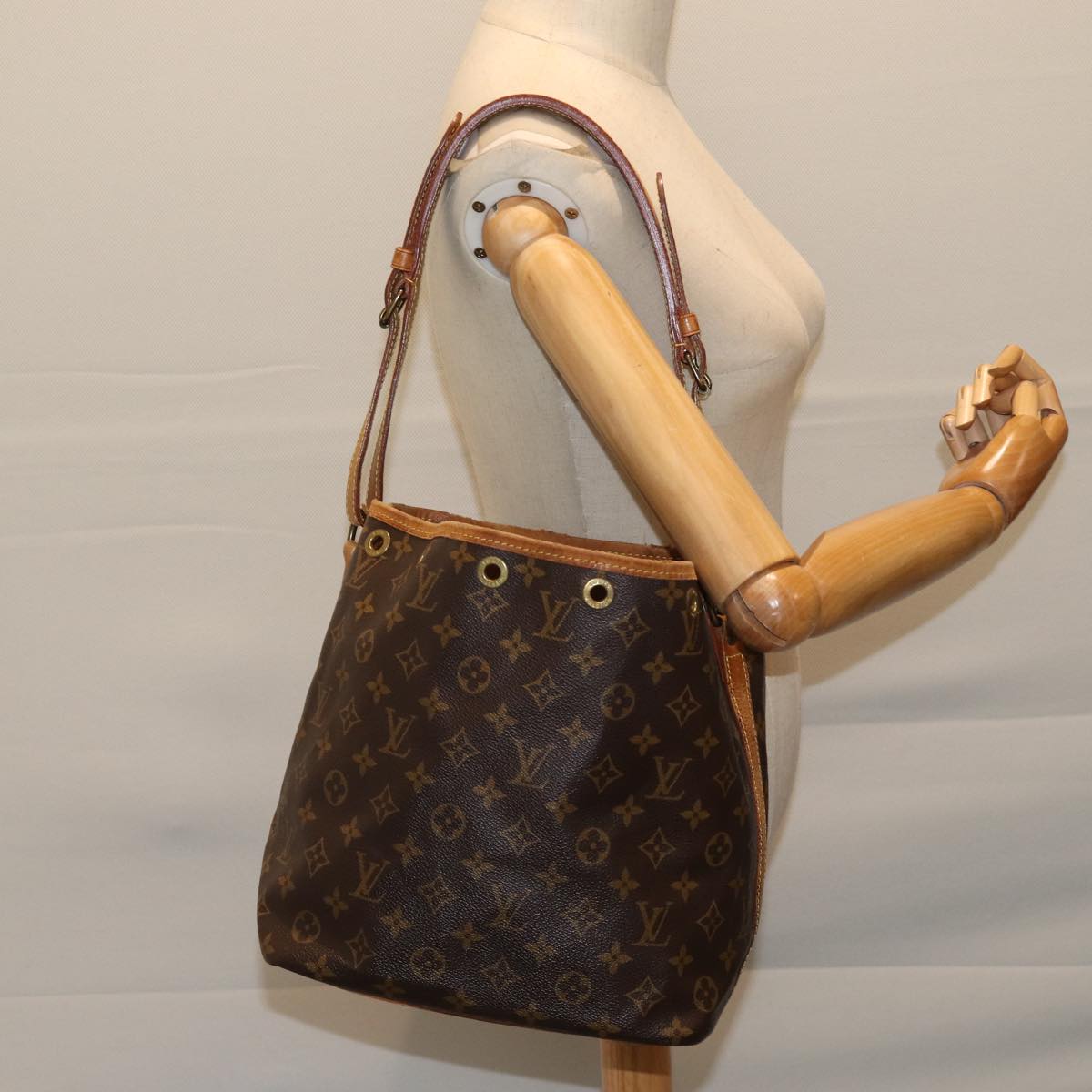 LOUIS VUITTON Monogram Petit Noe Shoulder Bag M42226 LV ki4390