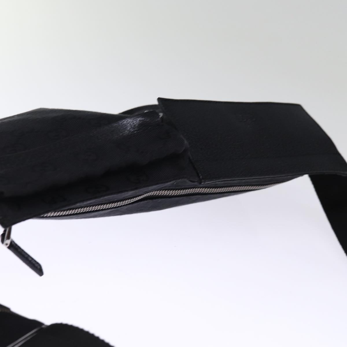 GUCCI GG Canvas Waist bag Black ki4520
