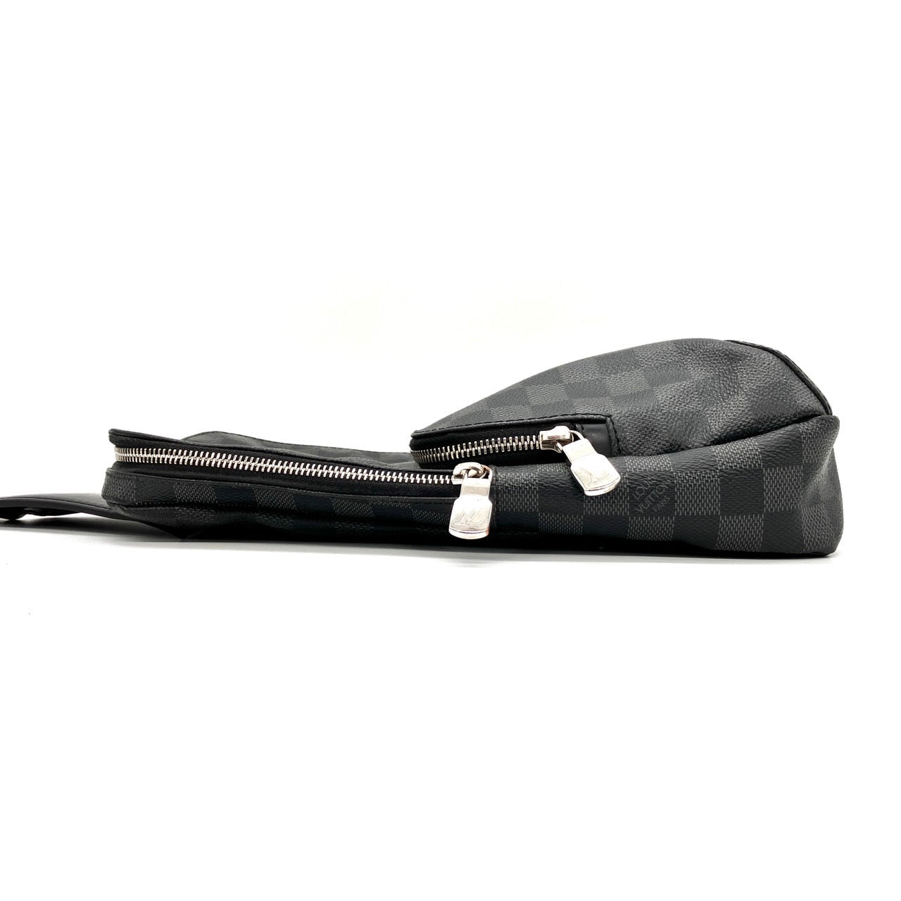 LOUIS VUITTON Avenue Sling