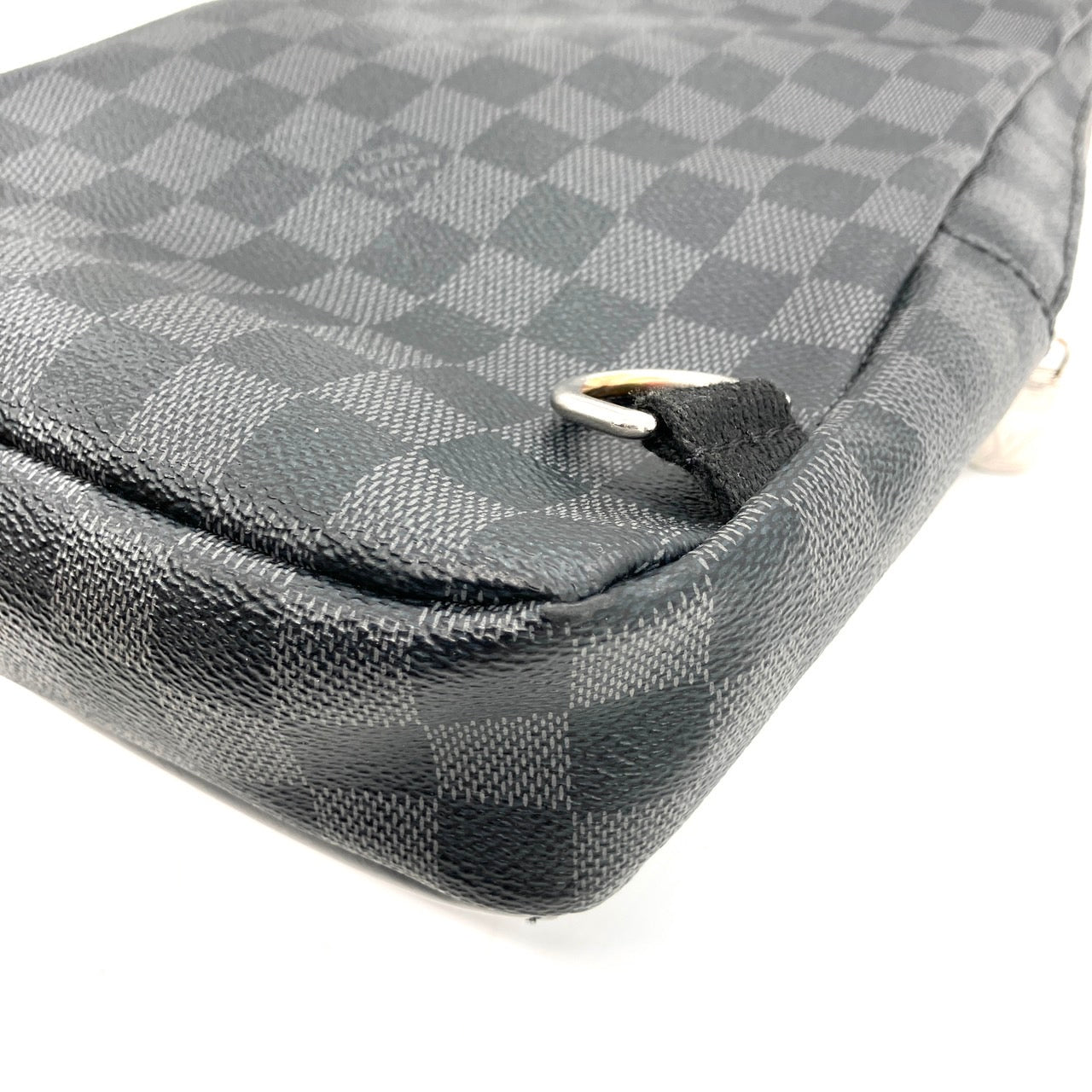 LOUIS VUITTON Avenue Sling