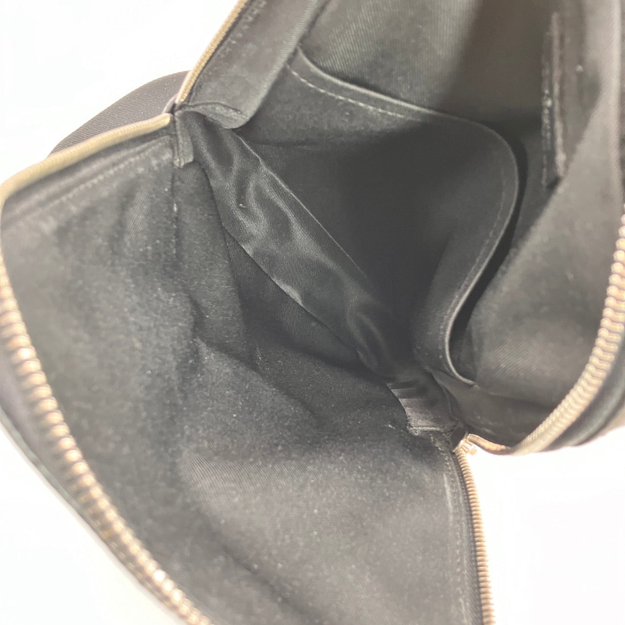 LOUIS VUITTON Avenue Sling