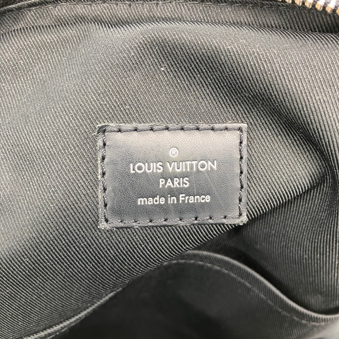 LOUIS VUITTON Avenue Sling