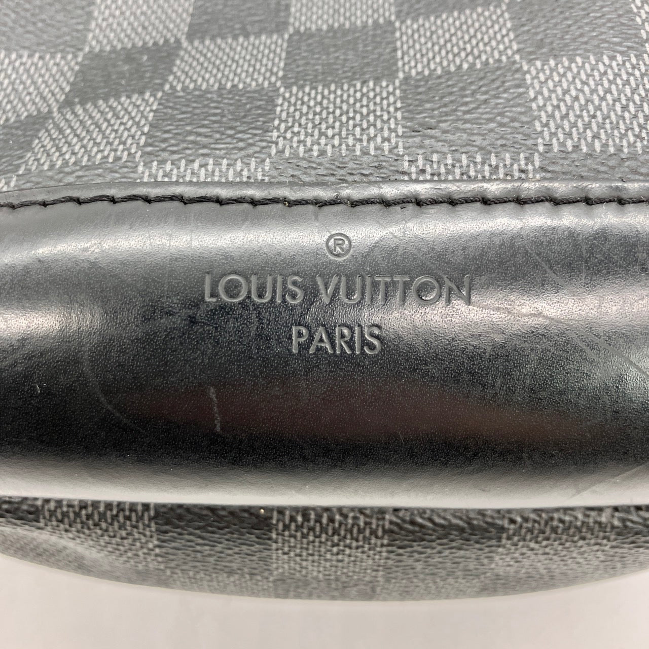 LOUIS VUITTON Avenue Sling