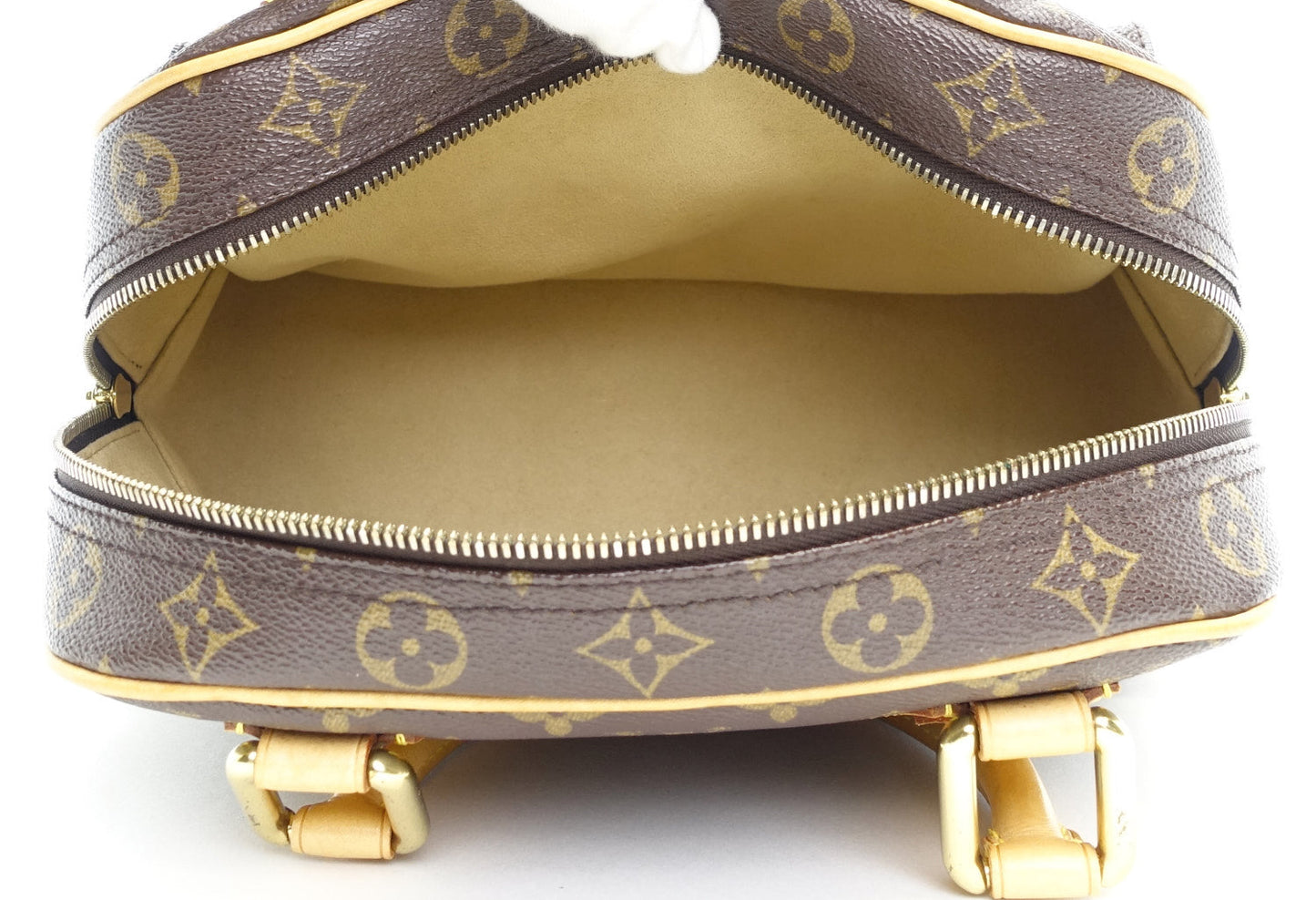 Louis Vuitto Manhattan PM Monogram Canvas Handbag