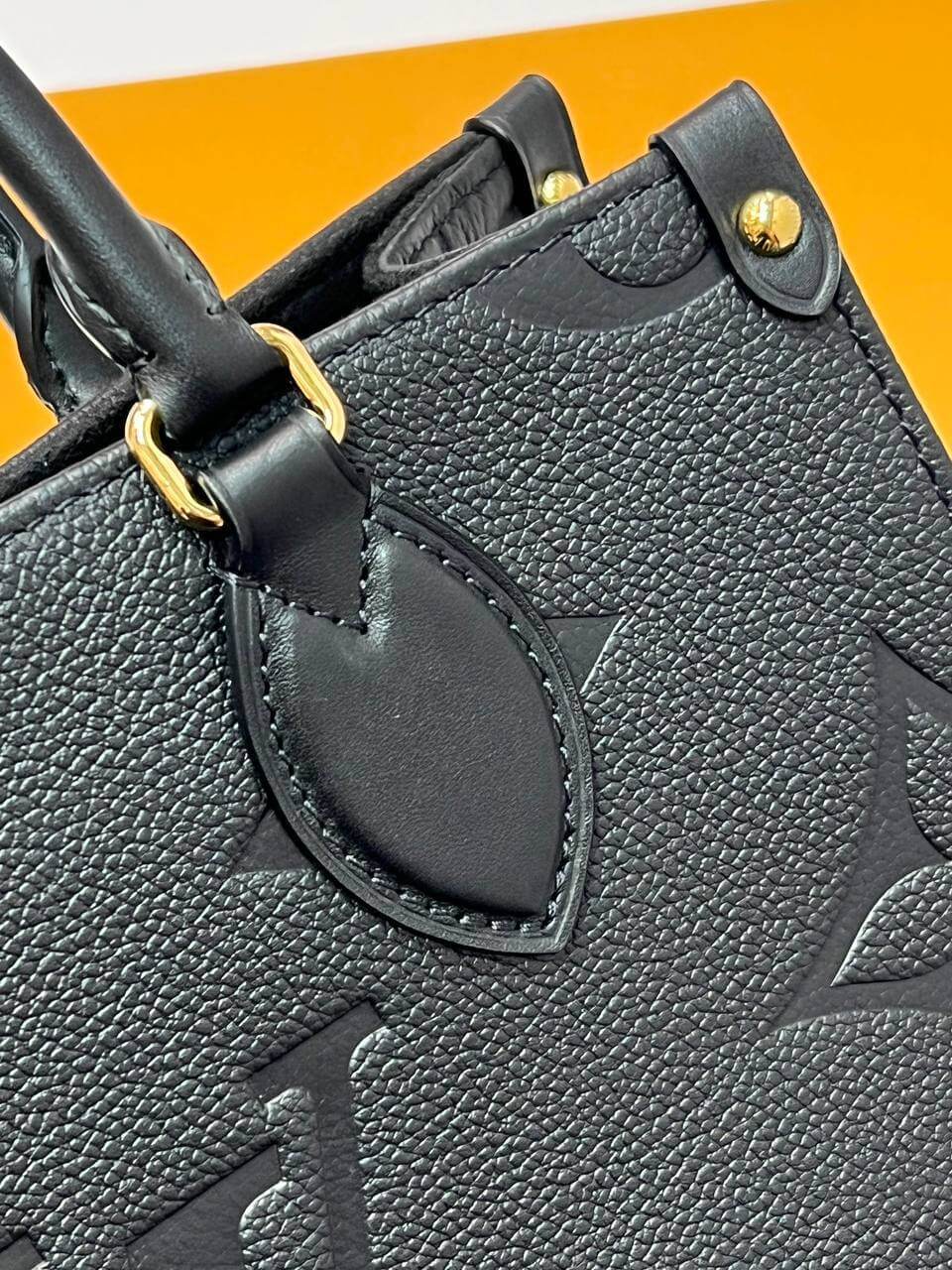Louis Vuitton ONTHEGO PM black