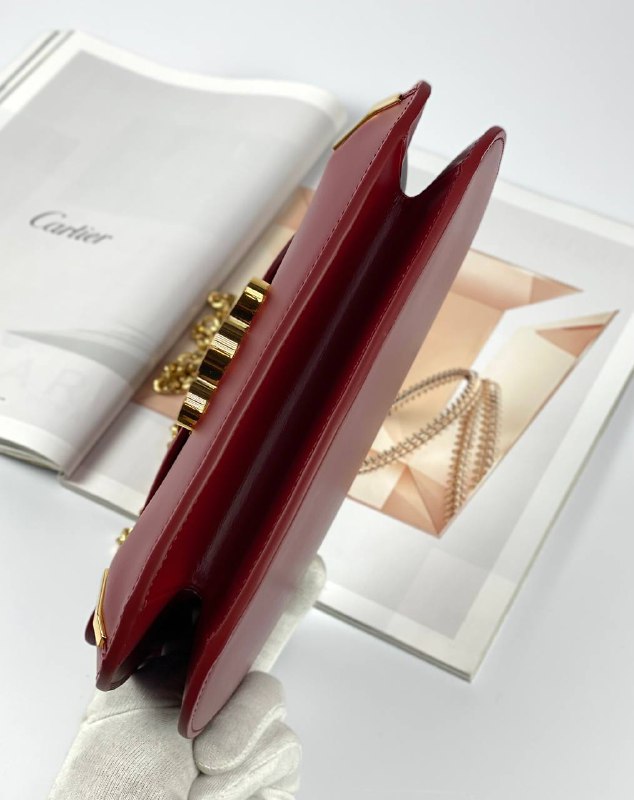 CELINE BAGS CHAIN BESACE TRIOMPHE IN SHINY CALFSKIN CARMIN