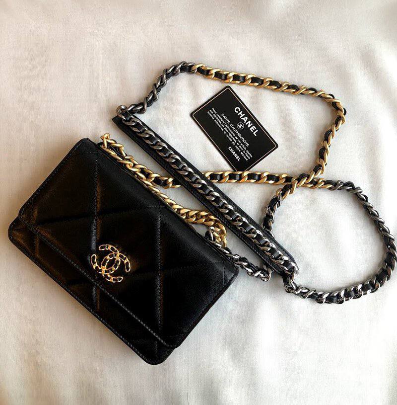 CHANEL 19 WALLET ON CHAIN