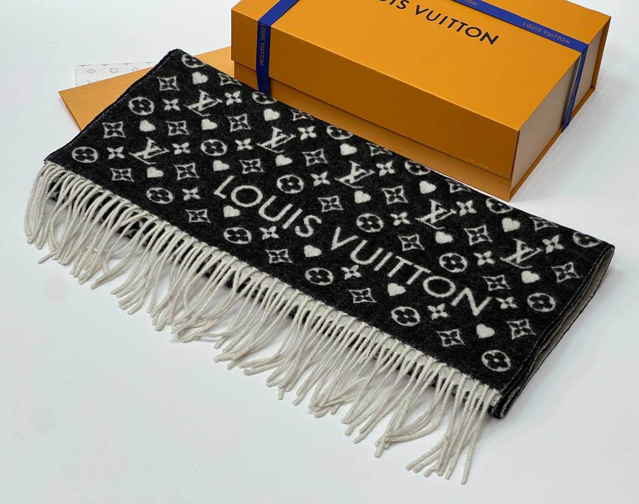 LV GAME ON SCARF