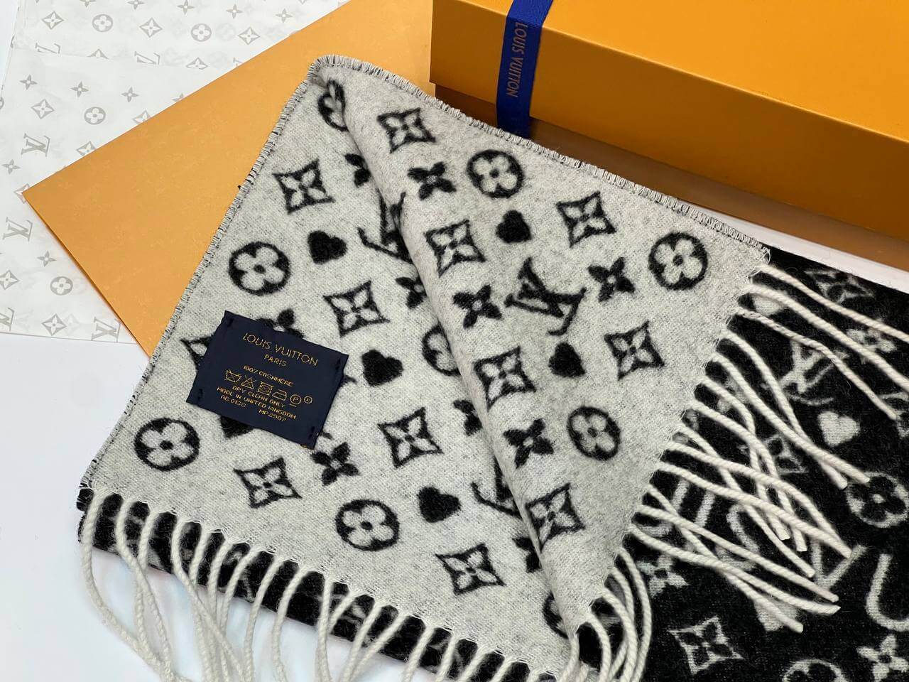 LV GAME ON SCARF