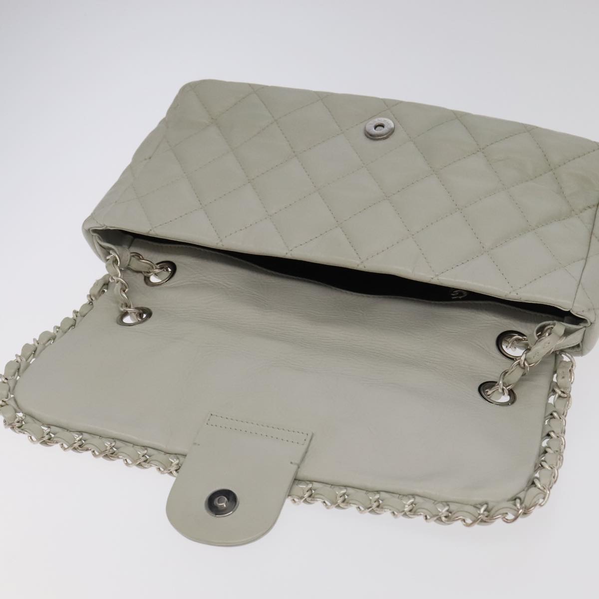 CHANEL Matelasse Chain Shoulder Bag Leather White Silver CC PP083