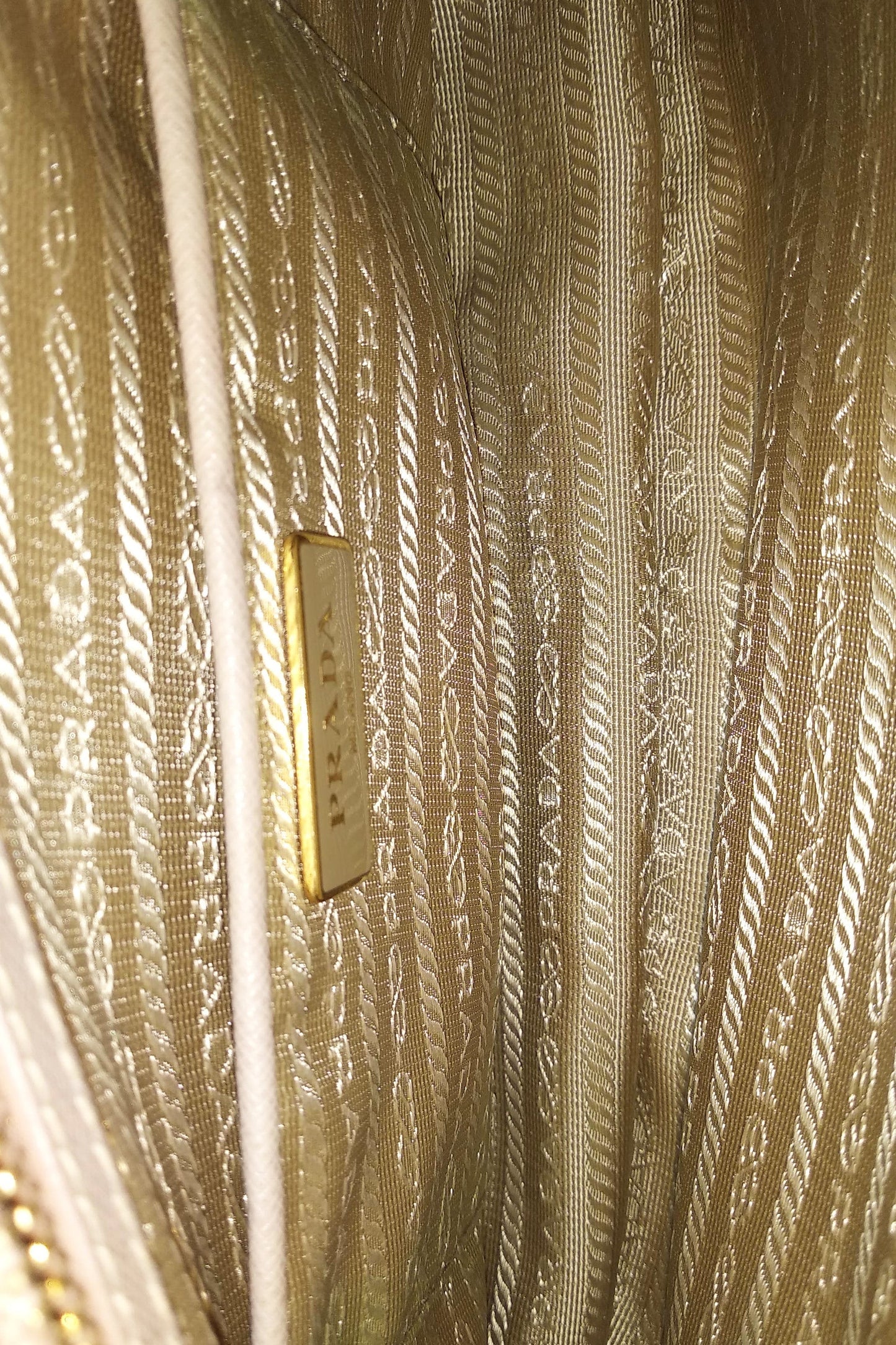 Medium Saffiano Lux Promenade Cammeo
