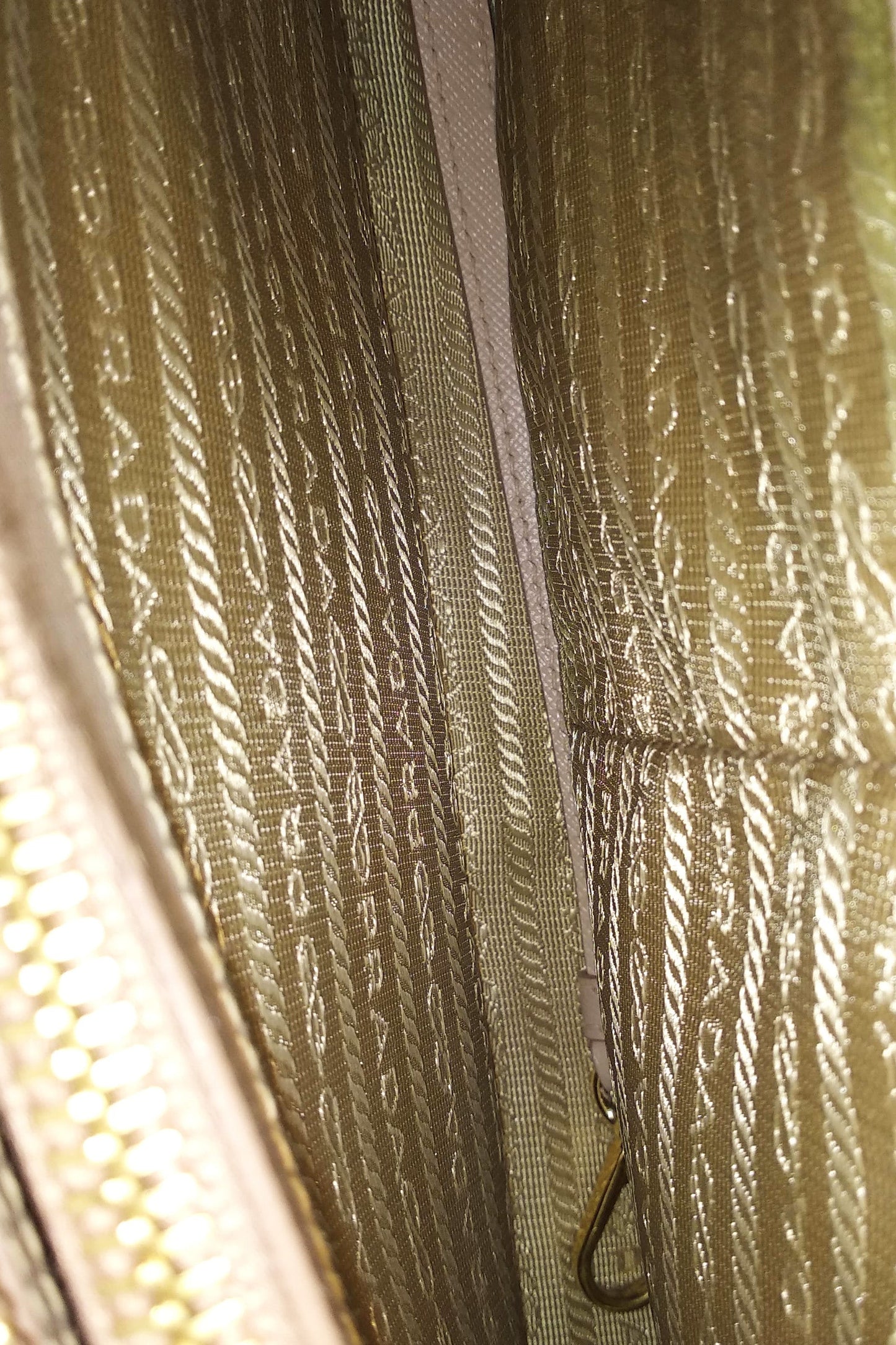 Medium Saffiano Lux Promenade Cammeo