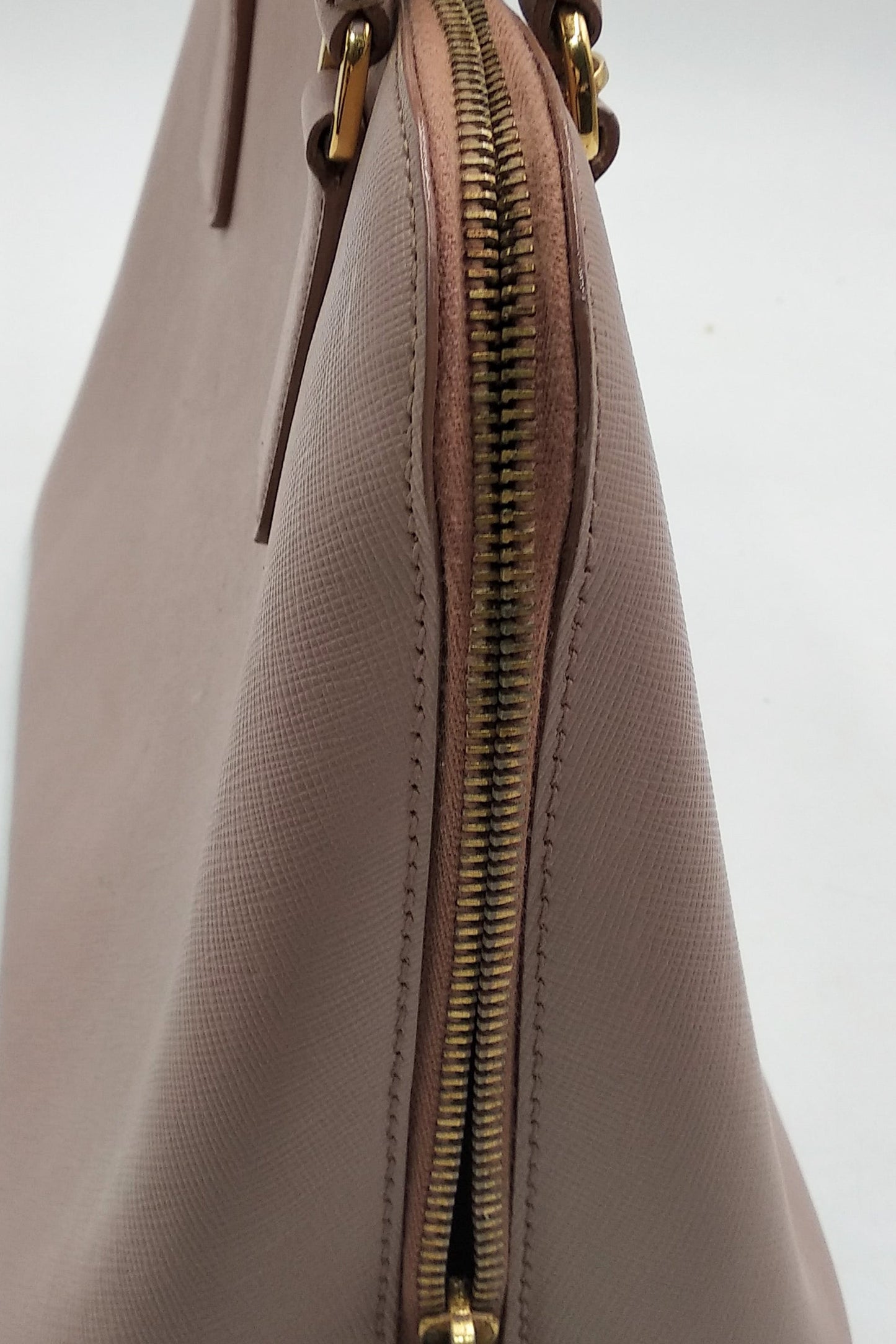 Medium Saffiano Lux Promenade Cammeo