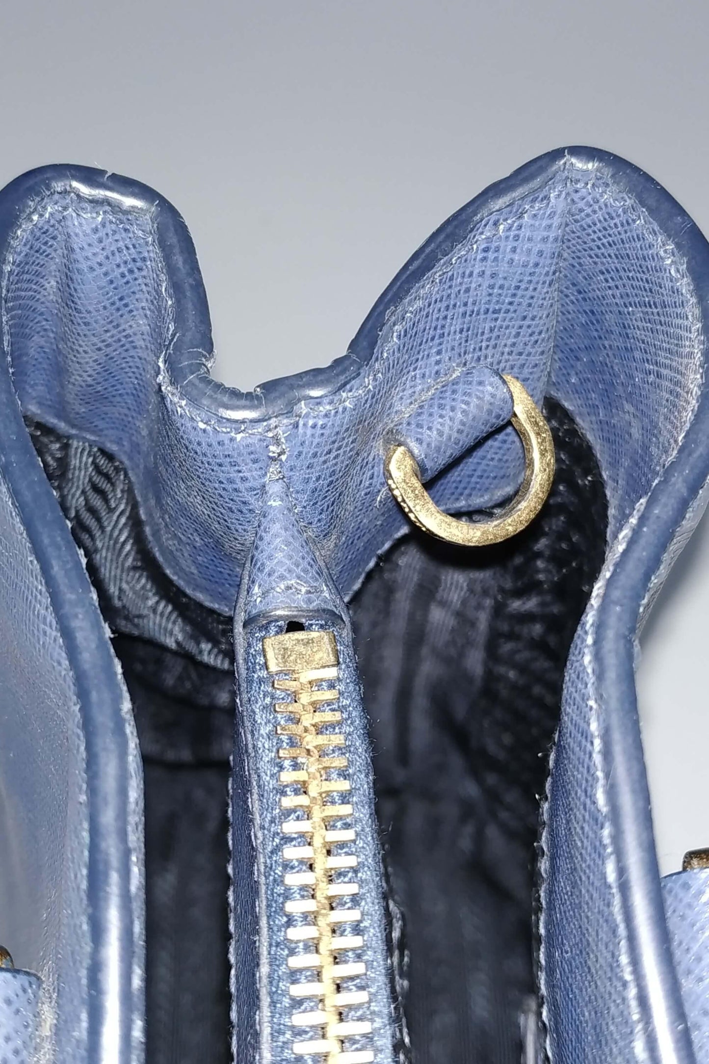 Medium Saffiano Lux Single Zip Tote Bluette