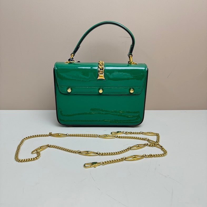 Gucci Patent Leather Chain Bag in Green - Versatile 2-Way Medium Handbag with Gold Hardware
