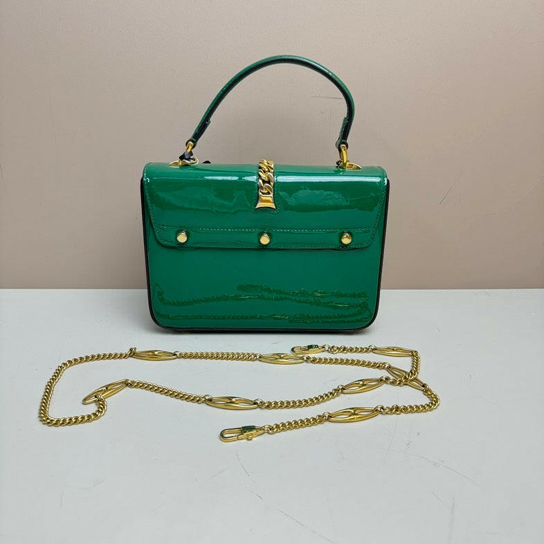Gucci Patent Leather Chain Bag in Green - Versatile 2-Way Medium Handbag with Gold Hardware