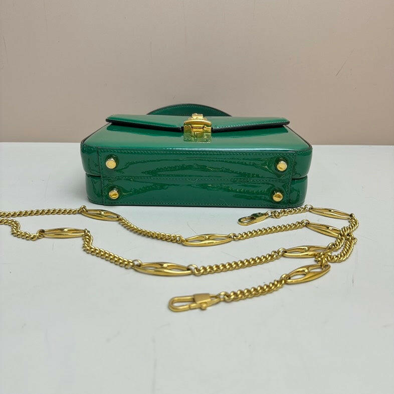 Gucci Patent Leather Chain Bag in Green - Versatile 2-Way Medium Handbag with Gold Hardware