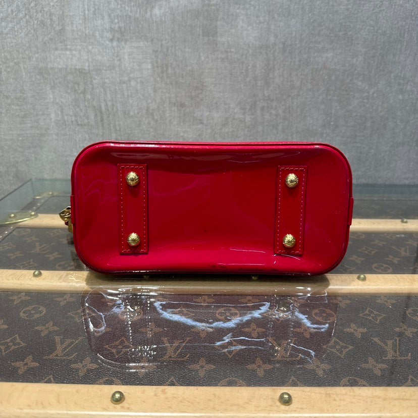 Louis Vuitton Vernis Alma BB Red Leather Handbag 23x17x11cm