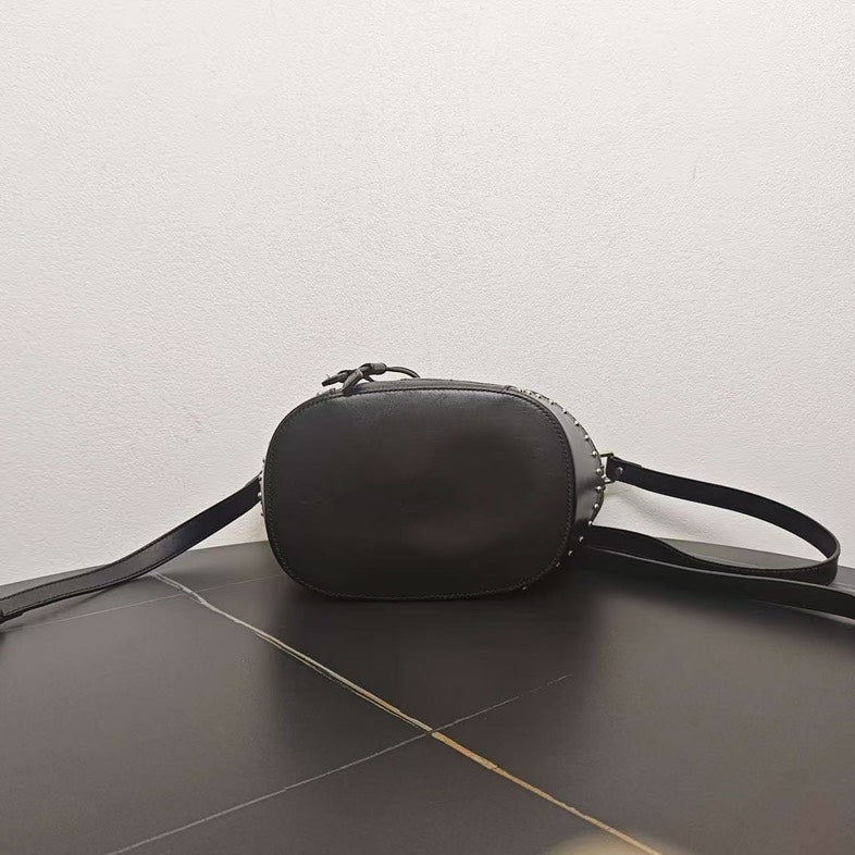 Gucci Black Leather Bucket Bag Medium Size