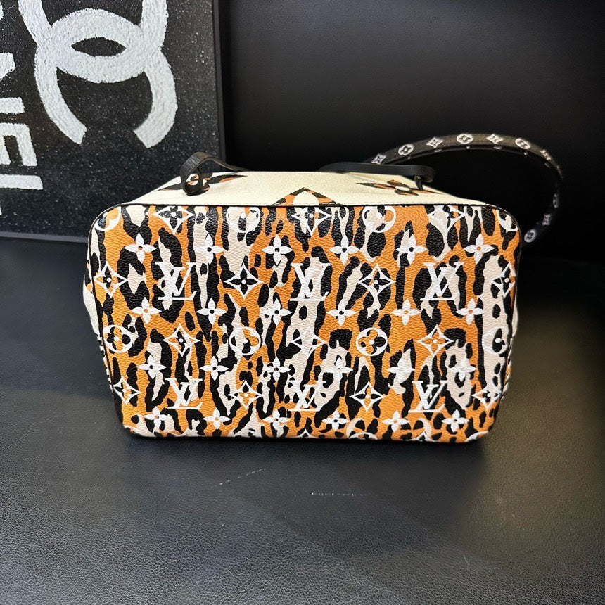 Lv Zebra Pattern Jungle Limited Edition Bucket Shoulder Bag White