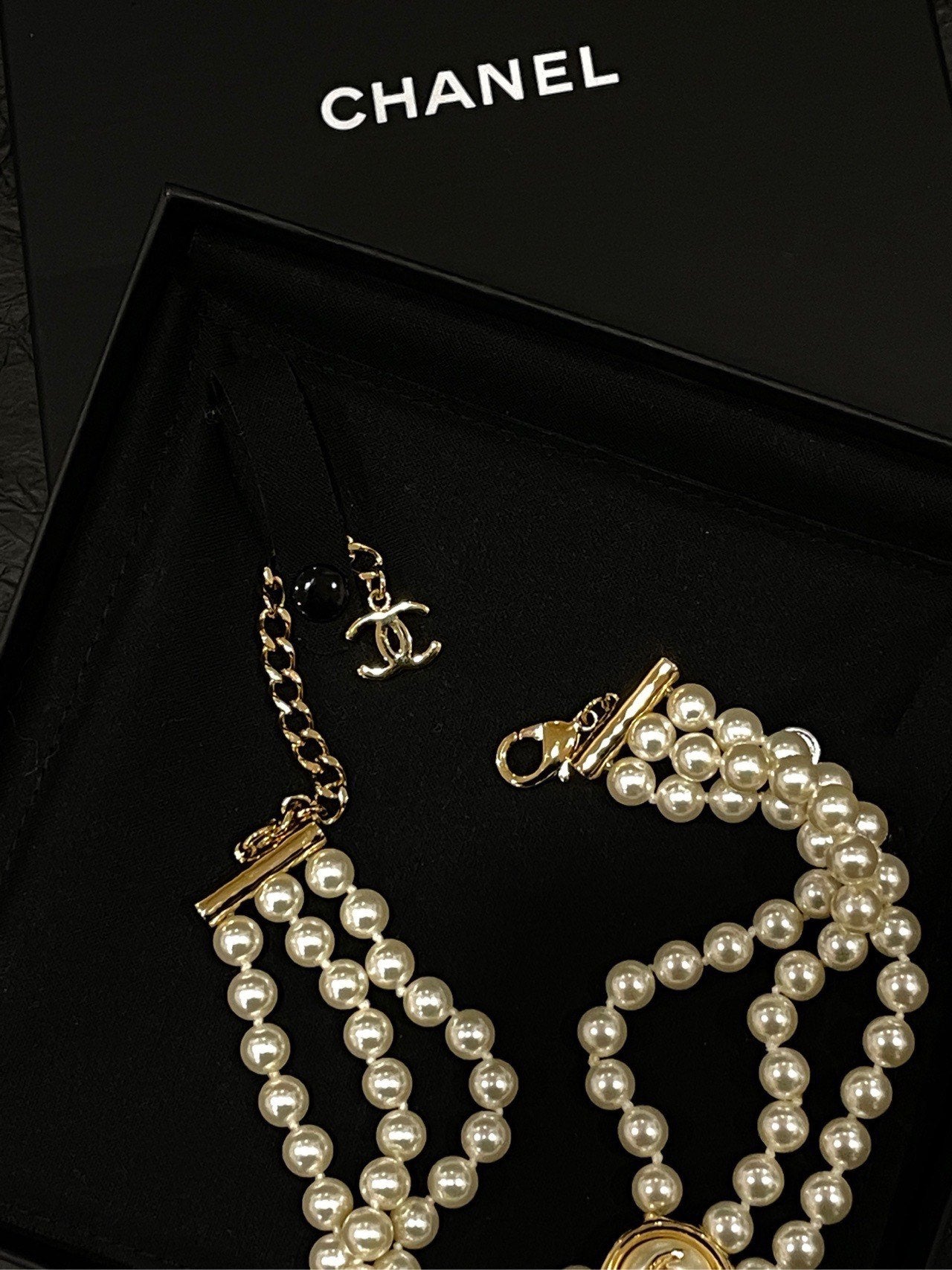 Chanel Multicolor Pearl Circle CC Logo Choker Necklace 2024