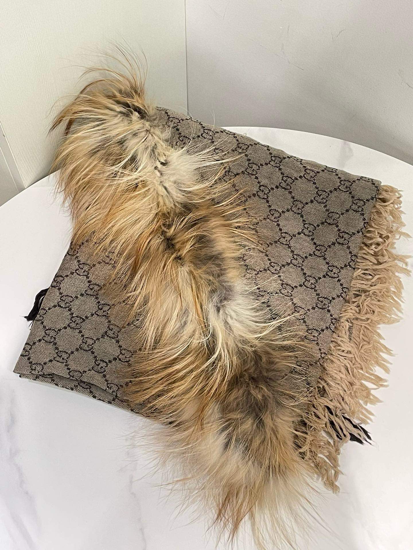 Gucci Brown Fox Fur Scarf 115x125cm Style 13400
