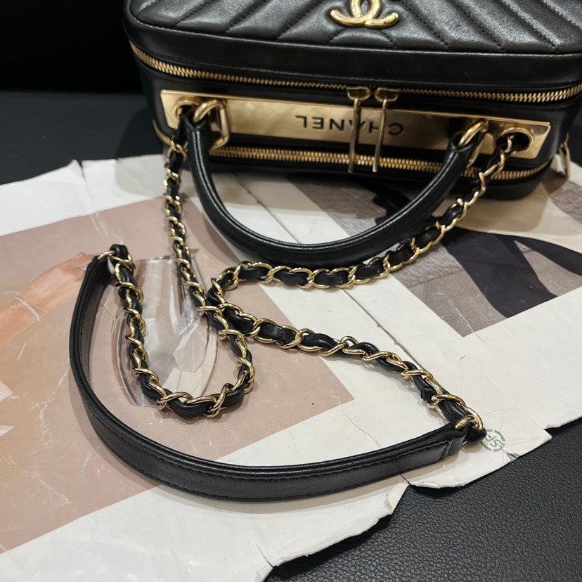 Chanel Trendy CC Black Camera Bag 27x15x14cm