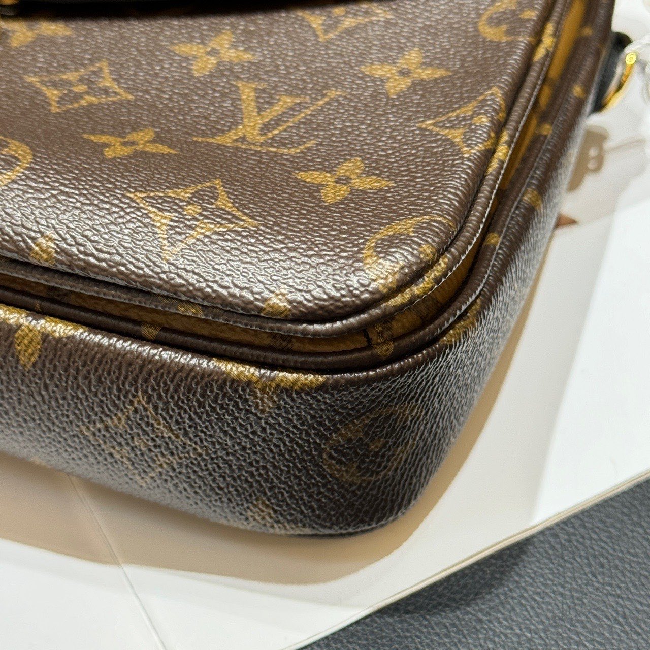 Louis Vuitton Pochette Metis Monogram Canvas Beige Medium