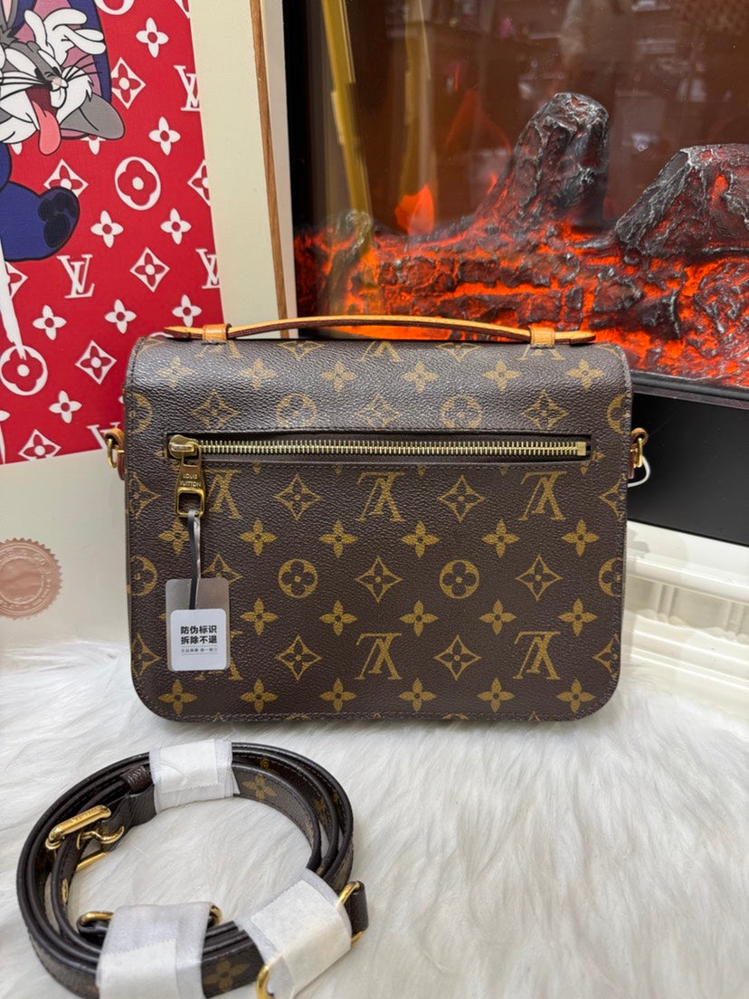 Louis Vuitton MÃƒÆ’Ã‚Â©tis Monogram Crossbody Bag Brown