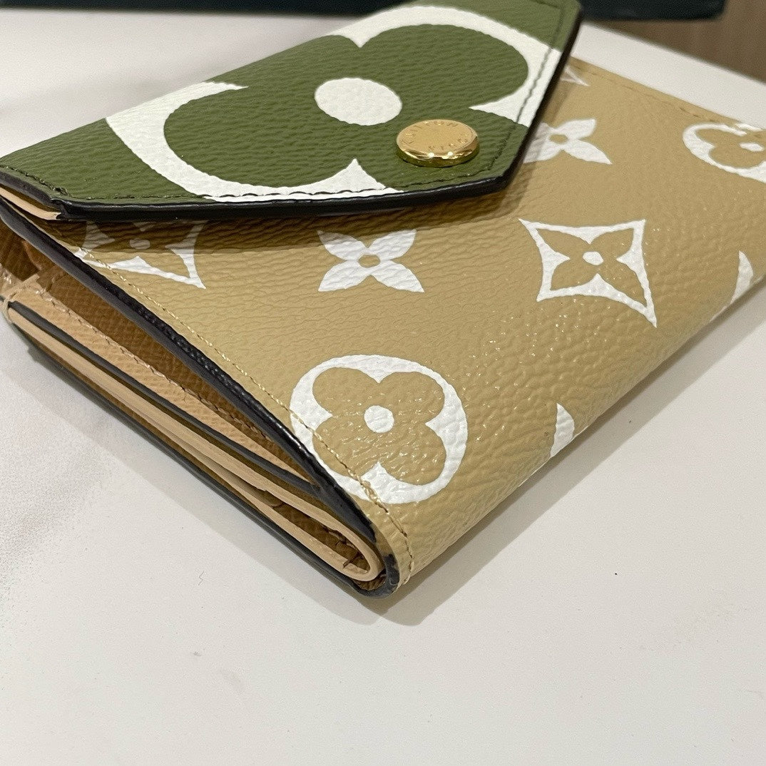 Louis Vuitton Sarah Wallet Green and Beige Monogram 2019