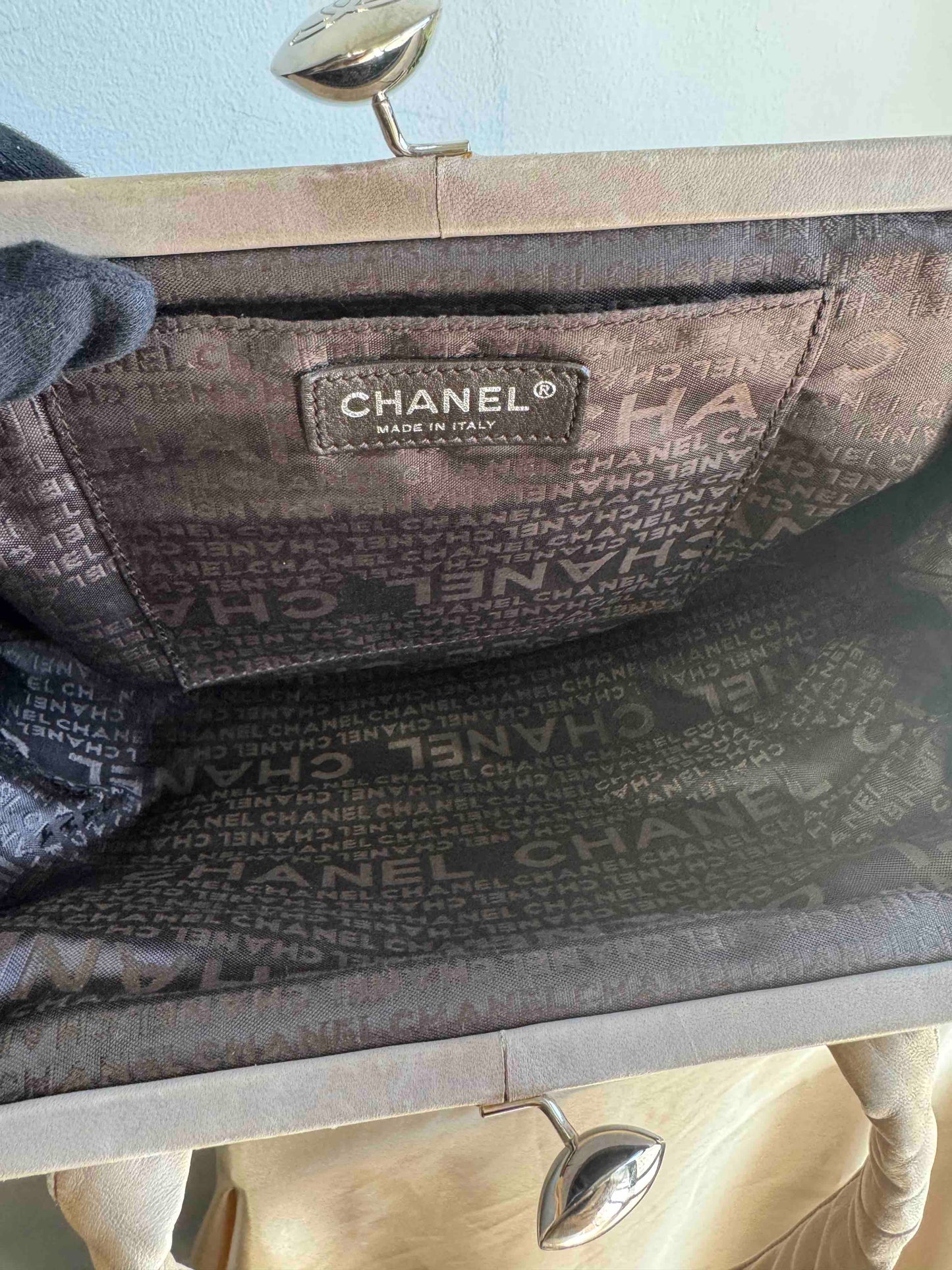 Chanel Kiss-Lock Bag Beige Leather Shoulder Bag
