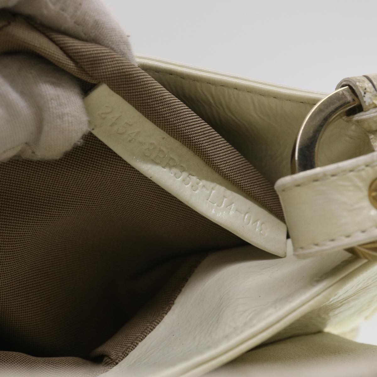 FENDI Shoulder Bag Leather White rd4343