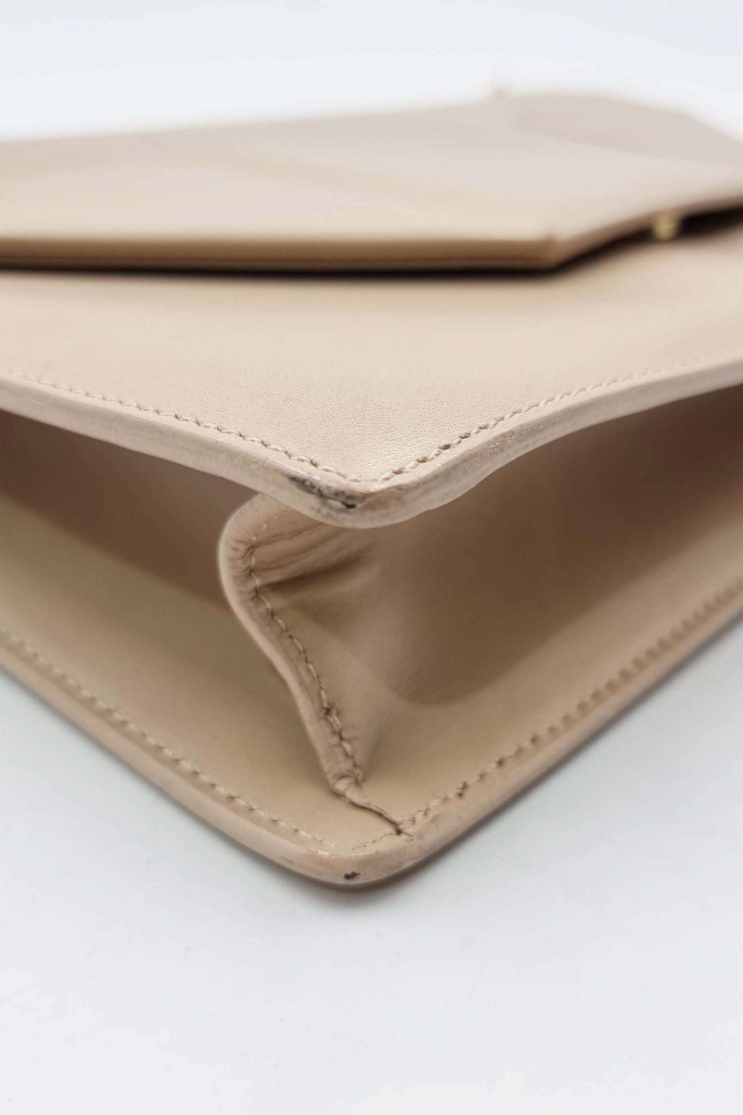 Medium Betty Flap Bag Beige
