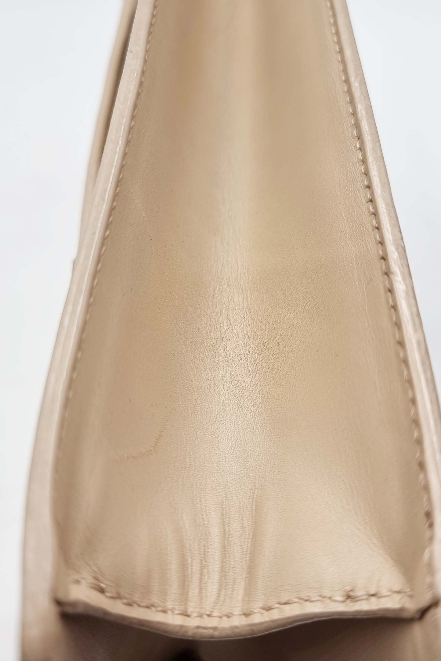 Medium Betty Flap Bag Beige
