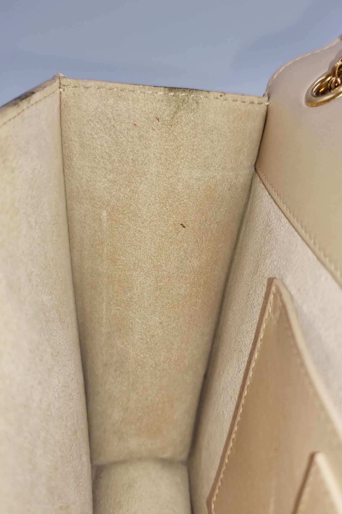 Medium Betty Flap Bag Beige