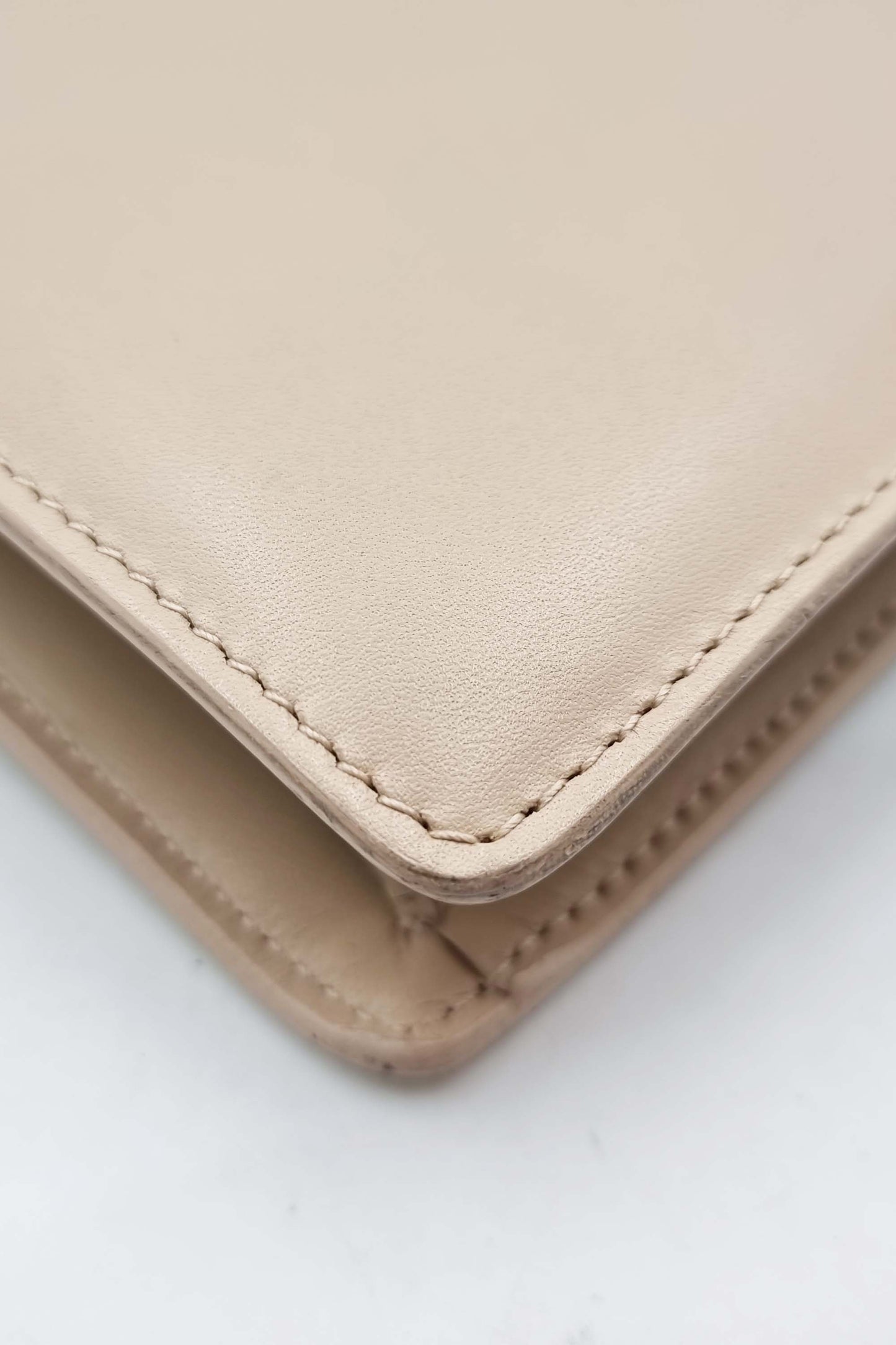 Medium Betty Flap Bag Beige