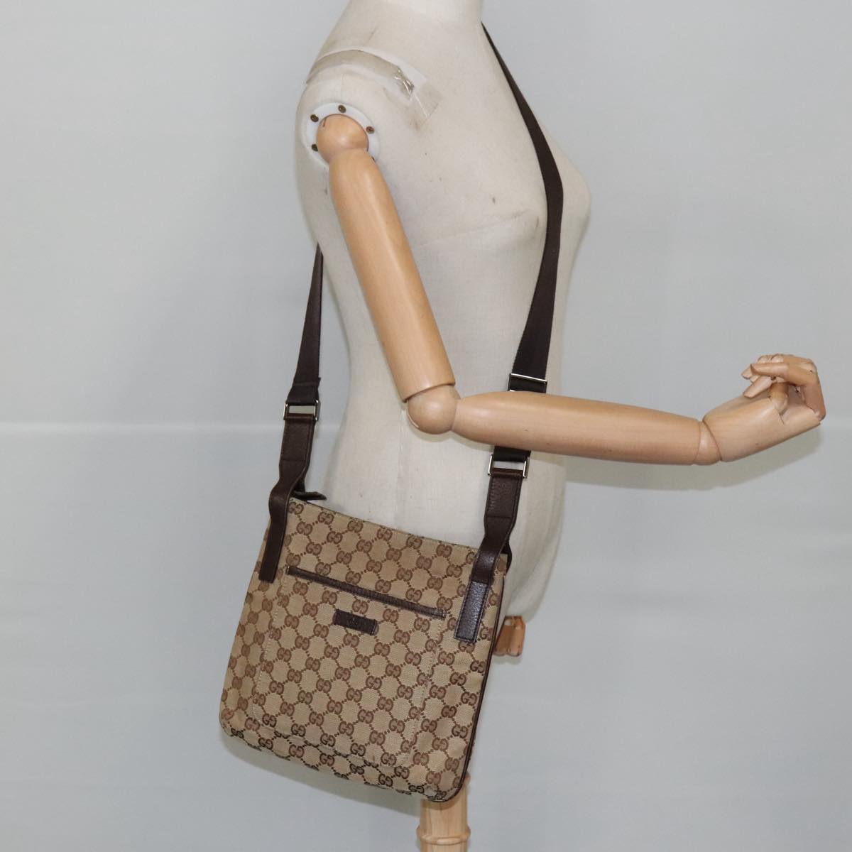 GUCCI GG Canvas Shoulder Bag Beige Silver 122793 yb709