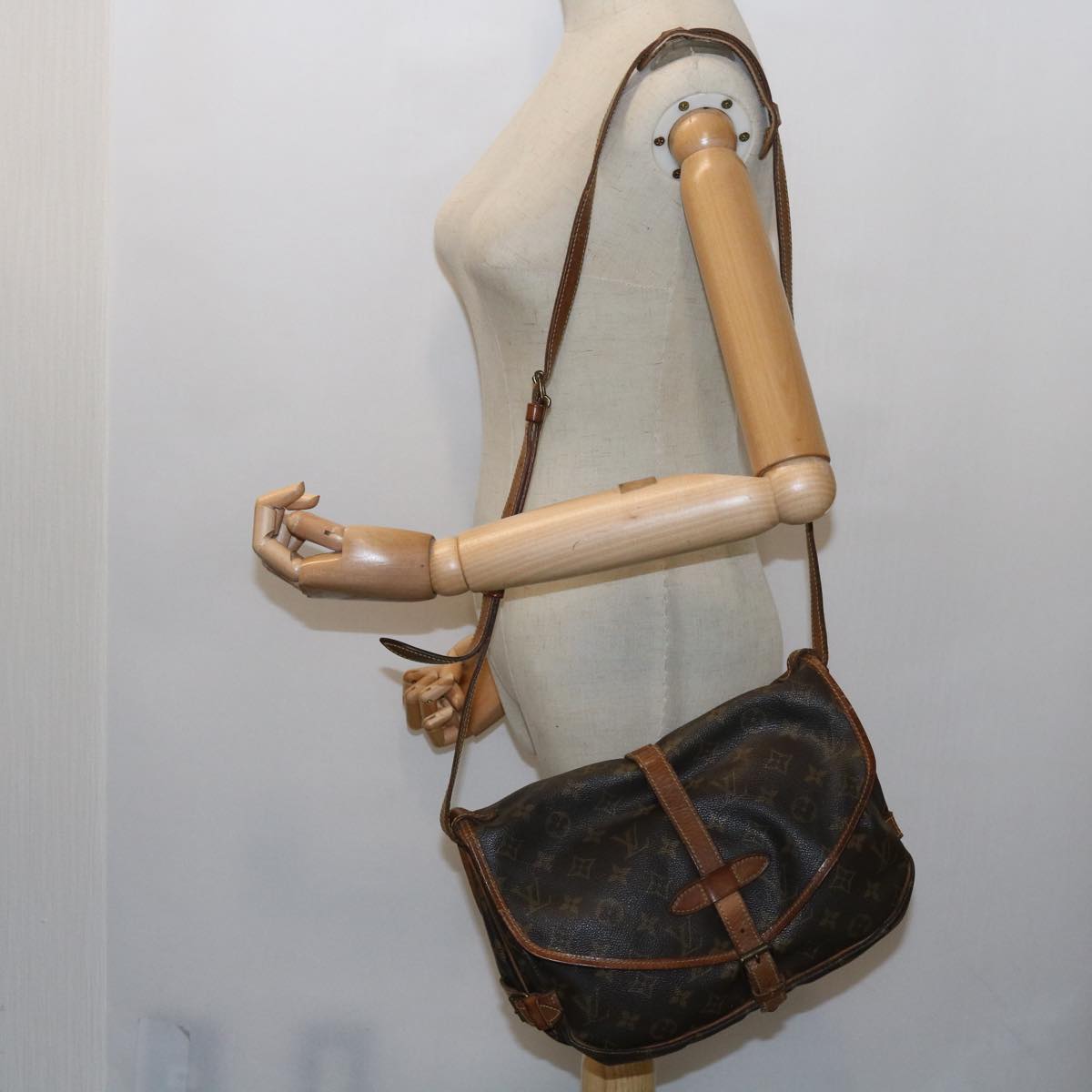 LOUIS VUITTON Monogram Saumur 30 Shoulder Bag M42256 LV yk10048