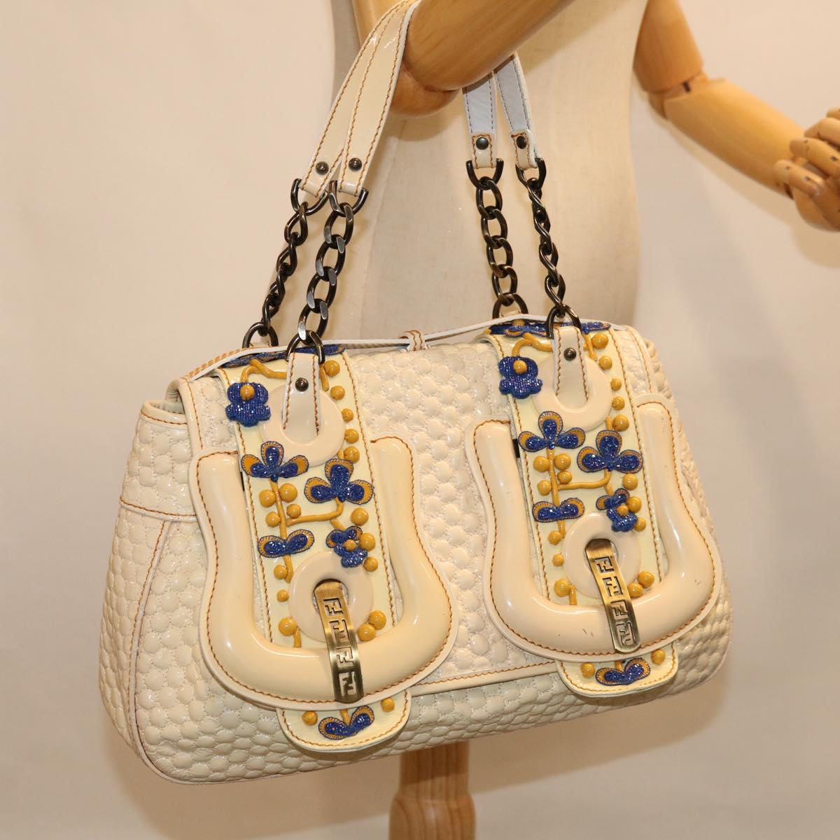 FENDI Chain Hand Bag Patent leather Beige yk10972