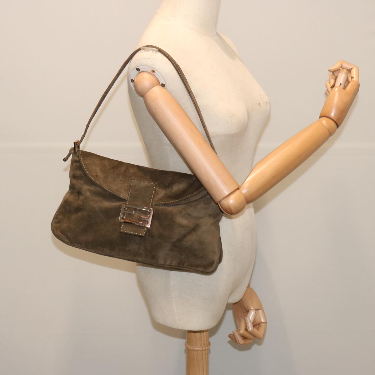 FENDI Mamma Baguette Shoulder Bag Suede Brown yk11030