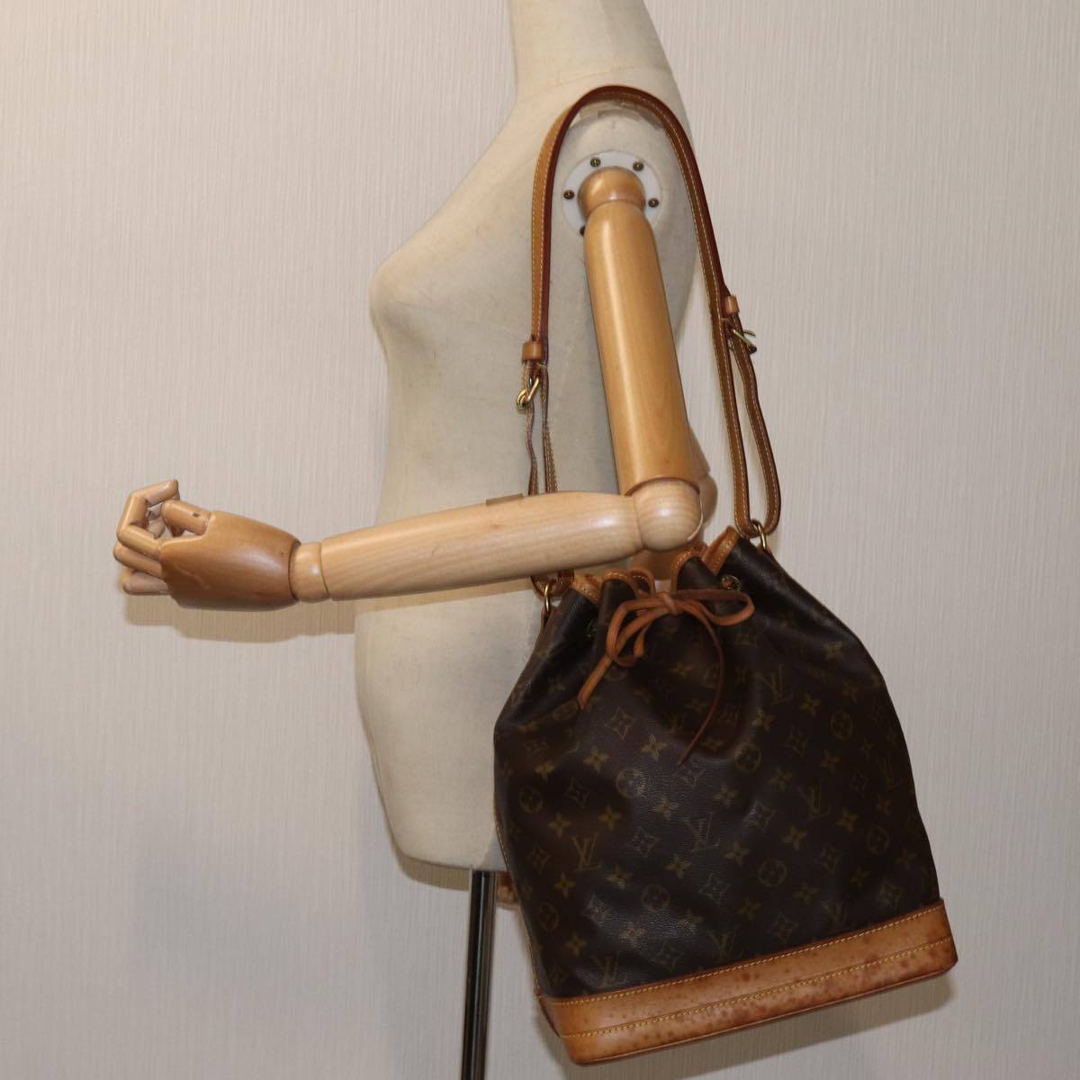 LOUIS VUITTON Monogram Noe Shoulder Bag M42224 LV yk11798