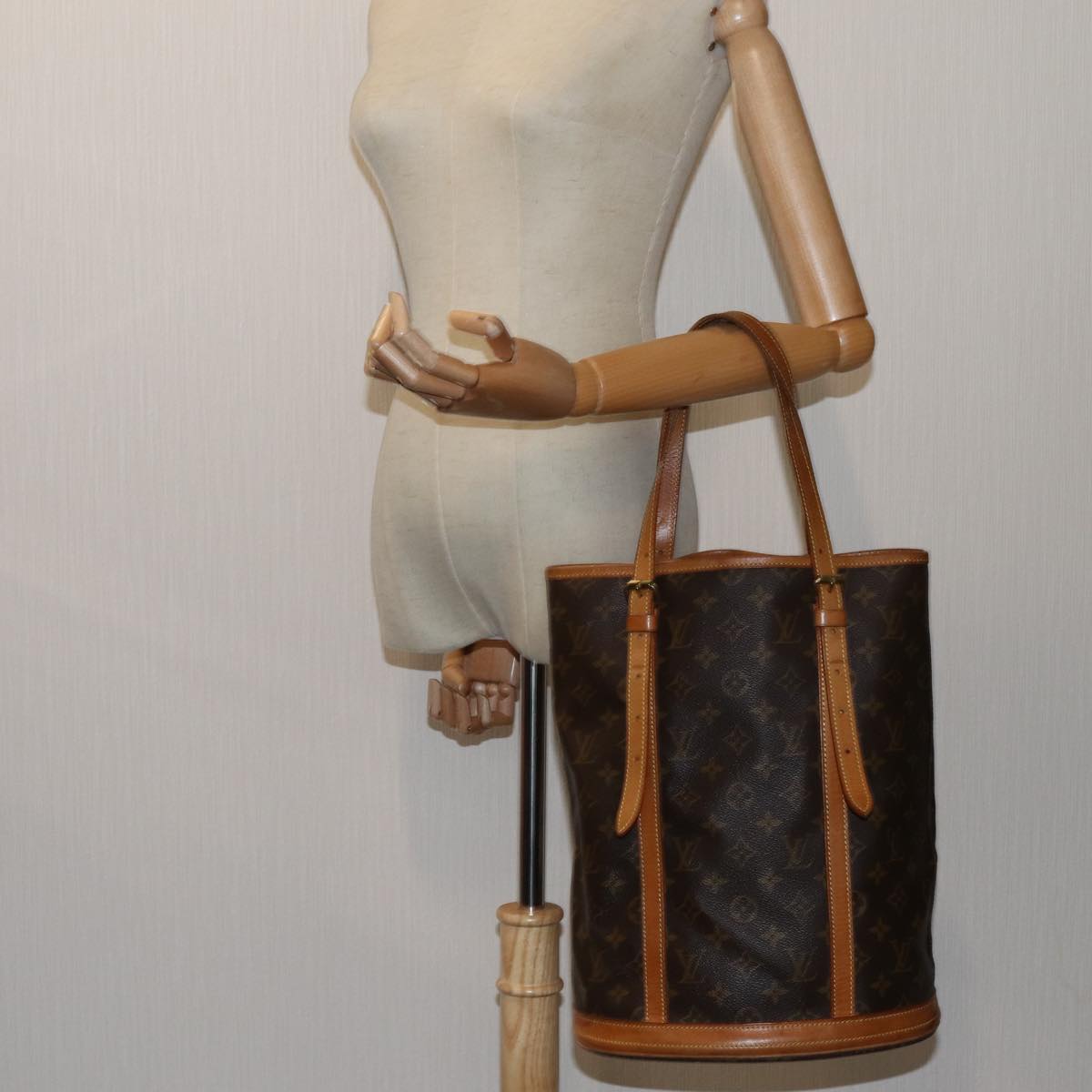 LOUIS VUITTON Monogram Bucket GM Shoulder Bag M42236 LV yk11913