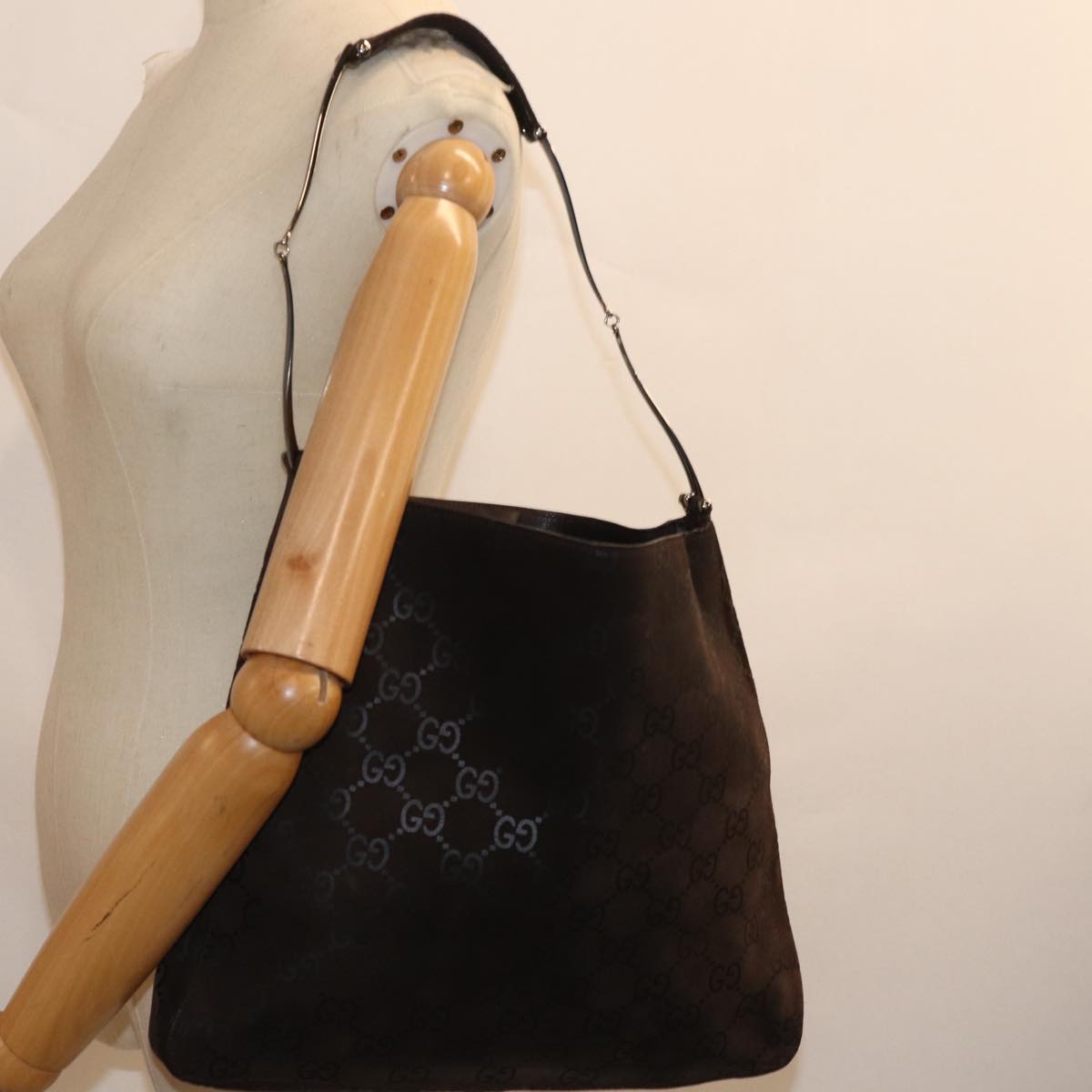 GUCCI GG Canvas Shoulder Bag Brown yk12159